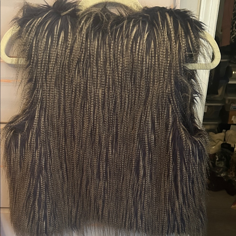 Faux Fur Vest - Picture 2 of 3